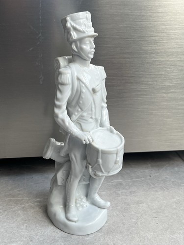 Military porcelain figure - , ~