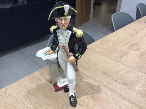 Royal doulton figurine hn2260 - royal,