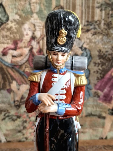 Vintage sitzendorf grenadier - sitzendorf,